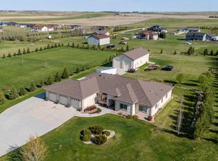 6200 Dakota Country Dr, Bismarck, ND 58503