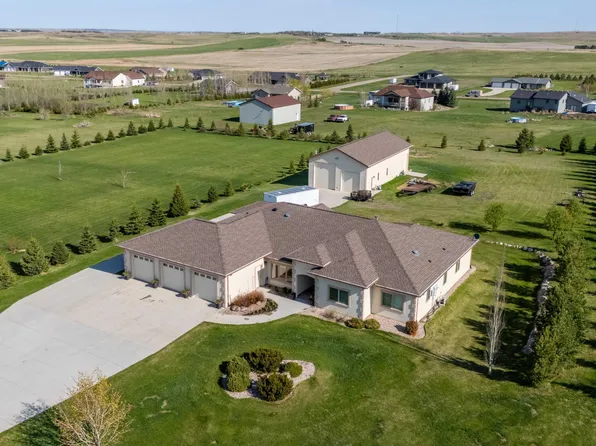 6200 Dakota Country Dr, Bismarck, ND 58503