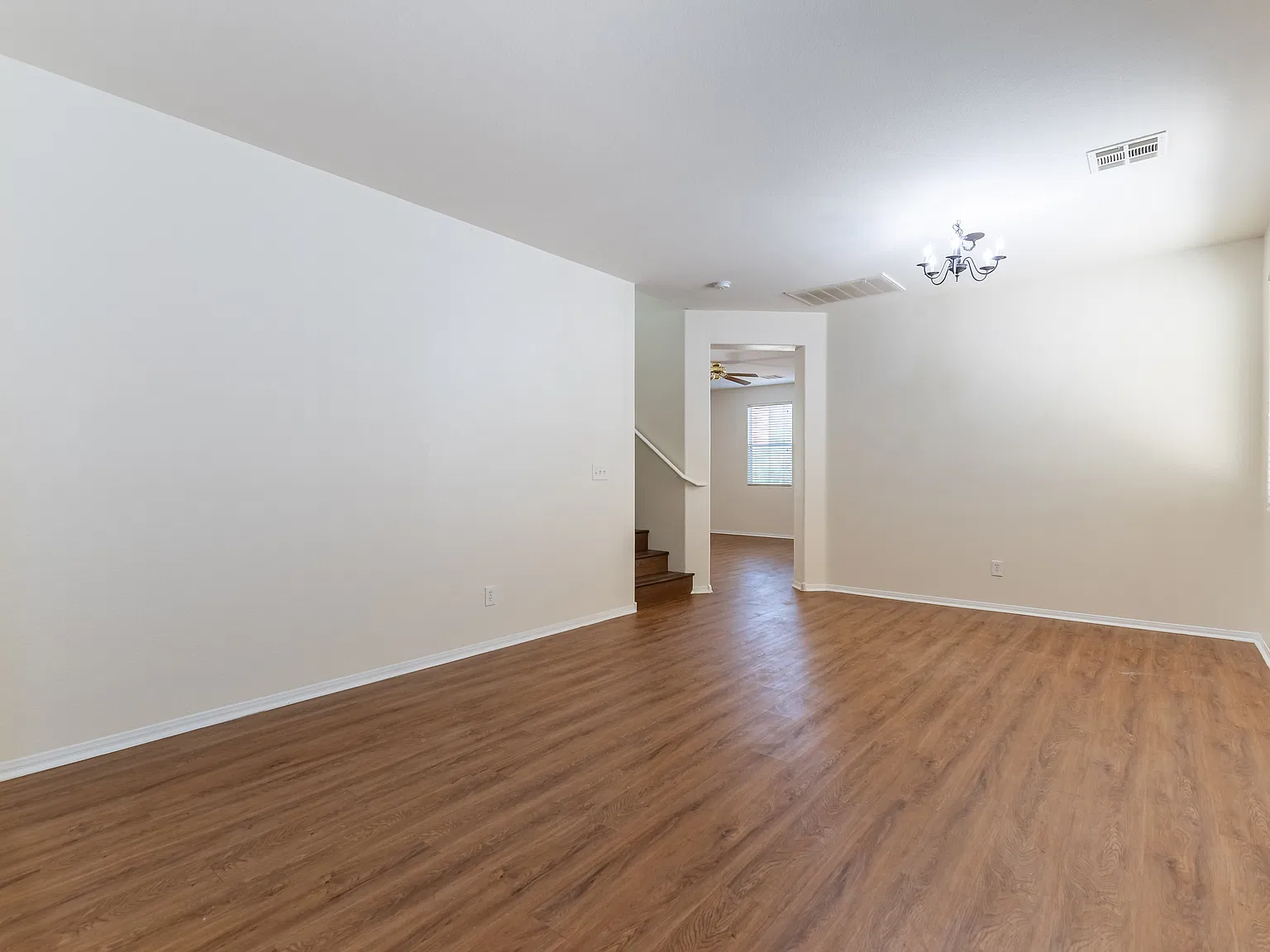 4 bed, 2300 sqft, $2,600 — Photo 2