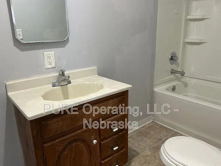 810 E Erie St #1 — Photo 12