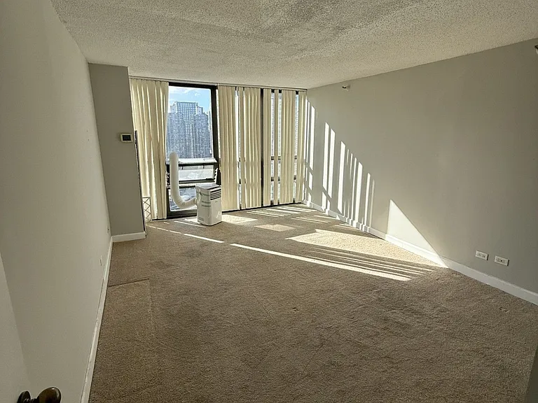 10 E Ontario Condos — Photo 19
