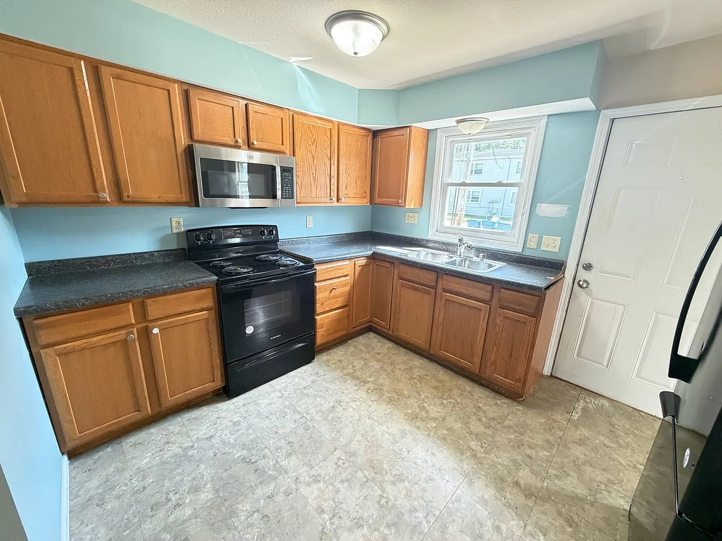 706 Crescent Dr — Photo 4