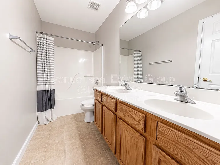 555 Fortress Ct — Photo 16