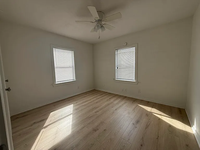 620 W Avenue B — Photo 19