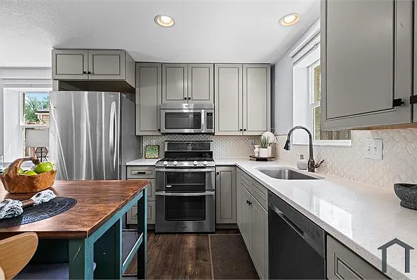 2 bed, 998 sqft, $2,100 — Photo 2