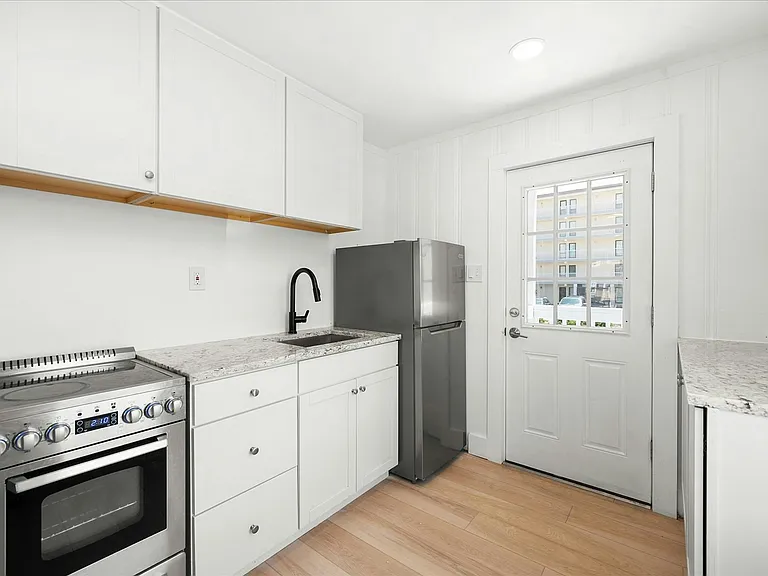 11 43rd St #2 — Photo 7
