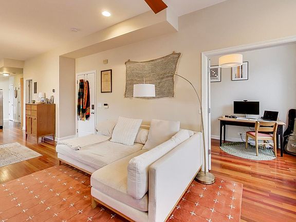 4th image of 1122 N Winchester Ave #2