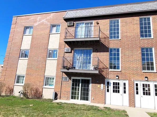 123 W Elk Trl APT 223, Carol Stream, IL 60188