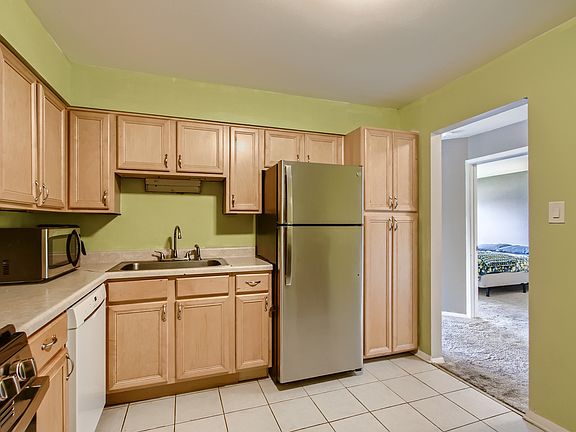 3rd image of 8864 Northshore Dr APT 2B