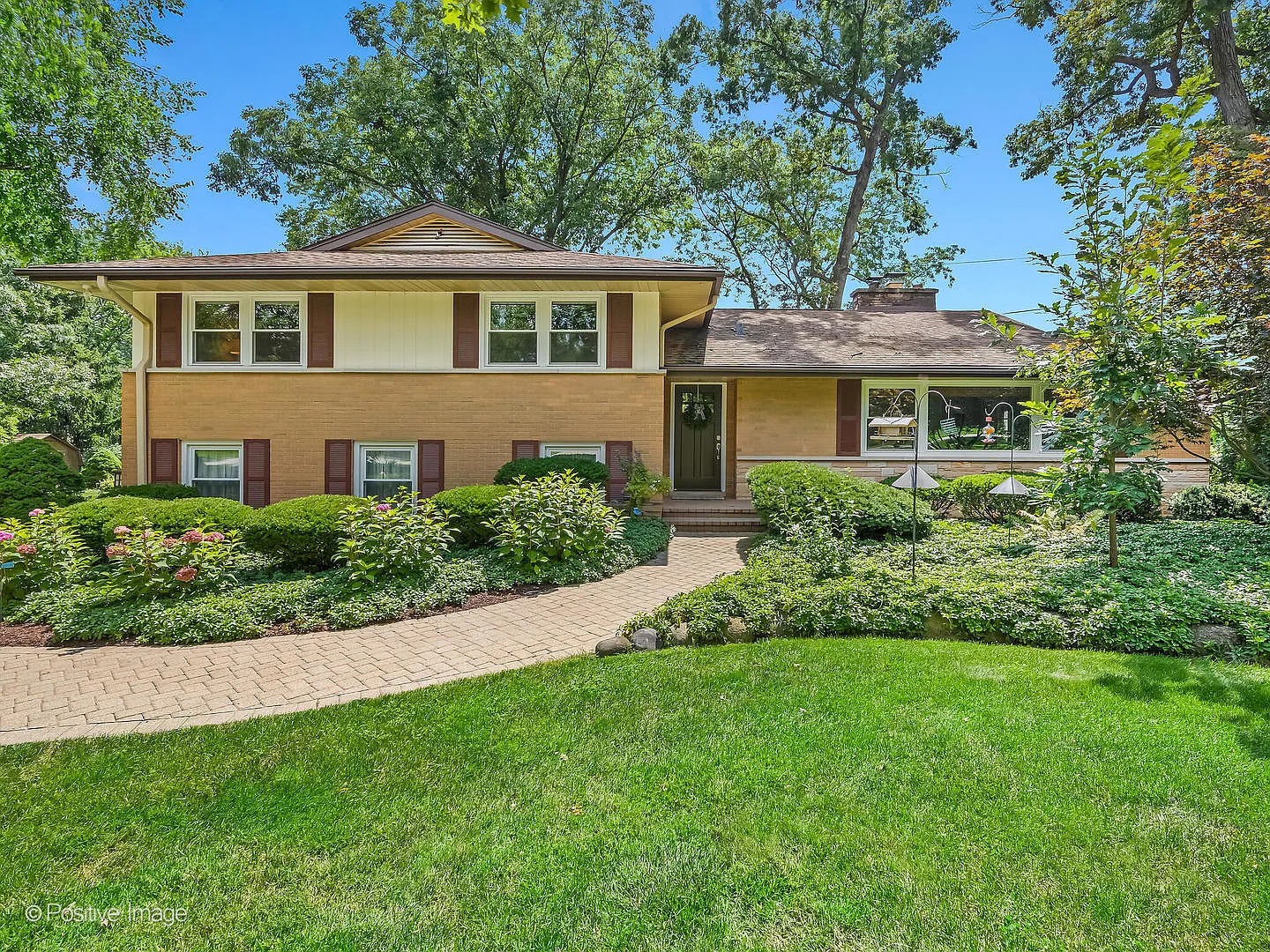23W111 Mulberry Ln photo 1