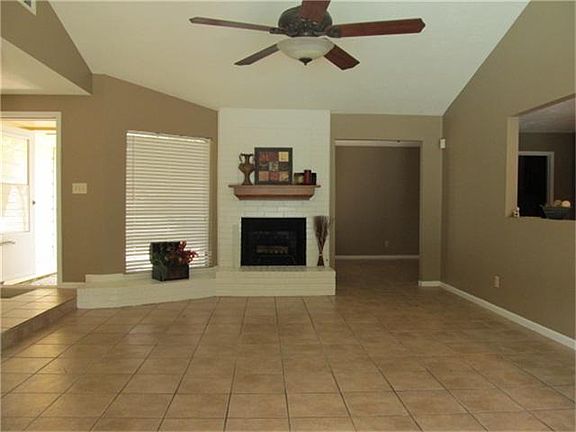 OPEN CONCEPT LIVING/DINING, KITCHEN AND BREAKFAST ROOMS, ALL CERAMIC TILE