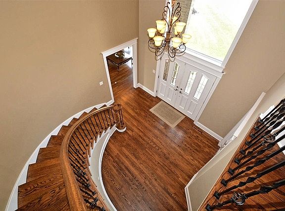 3rd image of 1098 W Longfellow Dr