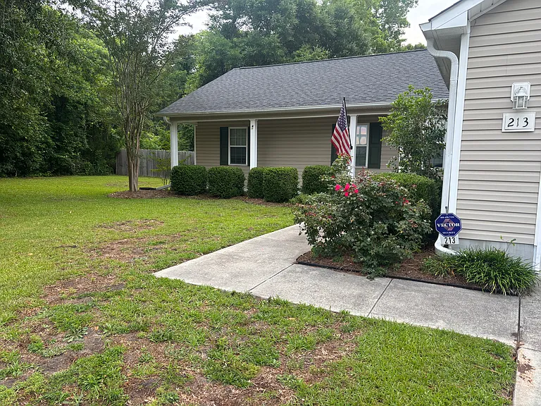 213 Molly Ct — Photo 16