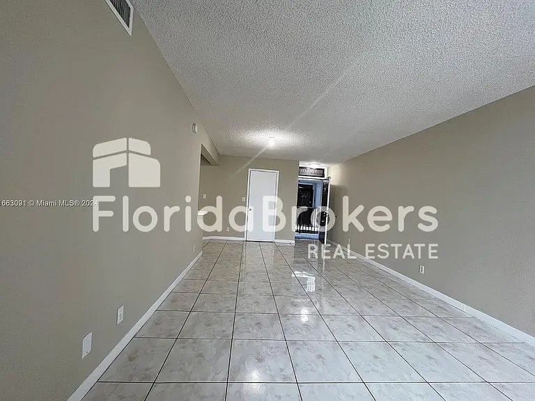 212 Lake Pointe Dr #209 — Photo 4