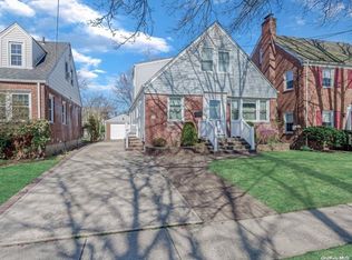 124 Locust St, Floral Park, NY 11001
