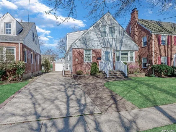 124 Locust Street, Floral Park, NY 11001