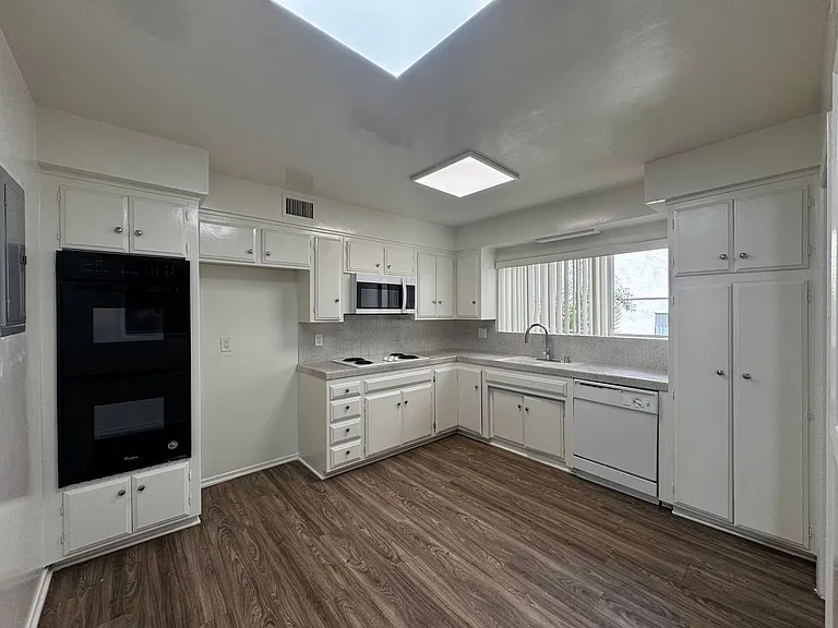 100 - Kimberly Apartments — Photo 22