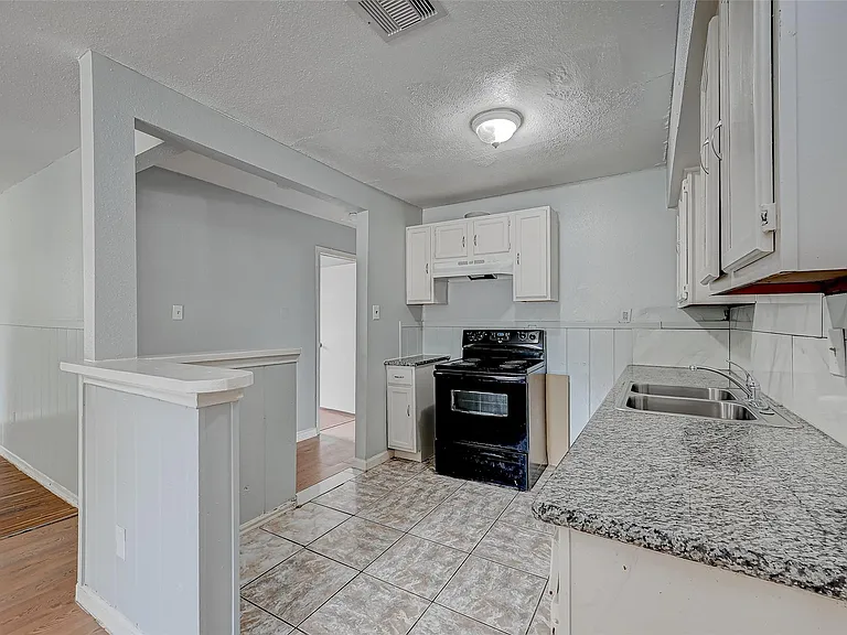 3406 Saint Benedict St — Photo 4