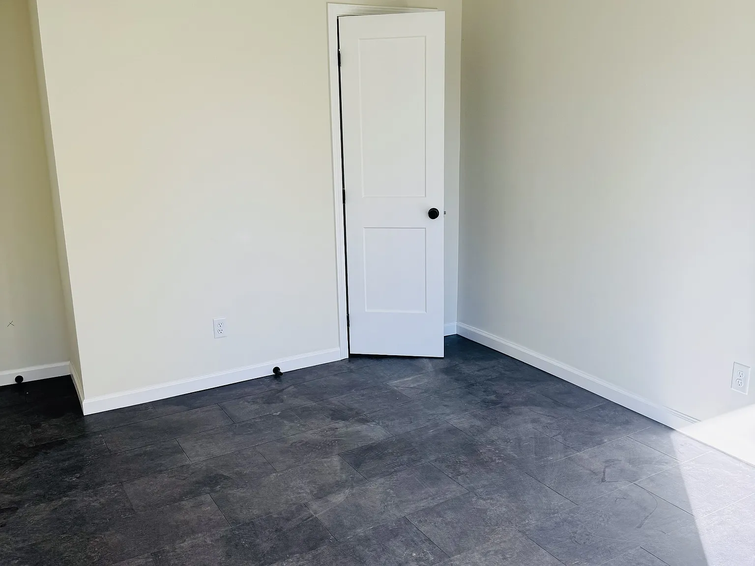 131 Pleasant Avenue - E — Photo 4