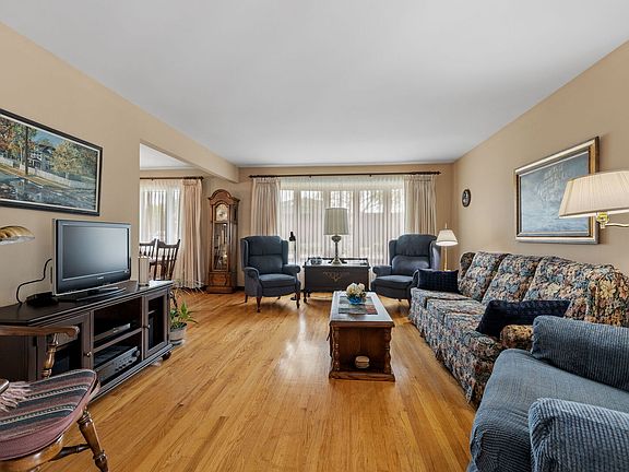 3rd image of 8424 Moody Ave