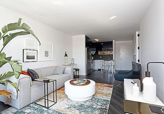 3rd image of 250 E Houston St APT 7K