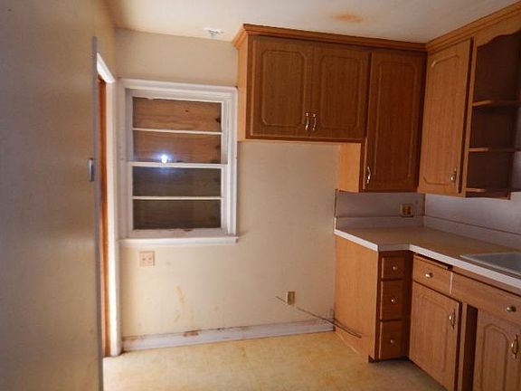 5th image of 3400 Knox Ave N