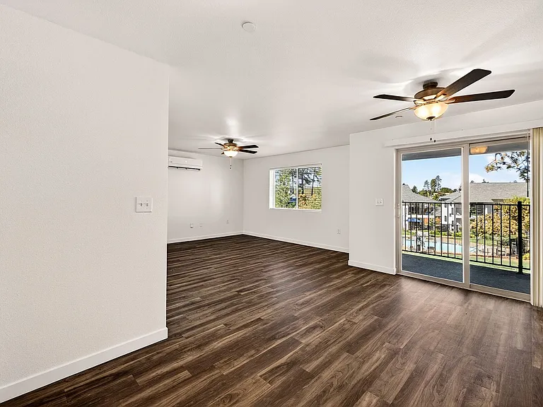 Villa Monterey Apartments — Photo 51