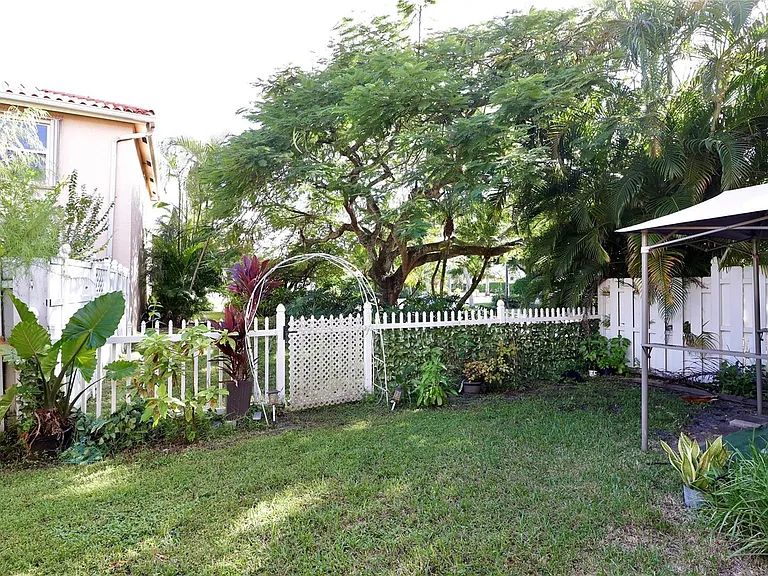 6602 Geneva St — Photo 30