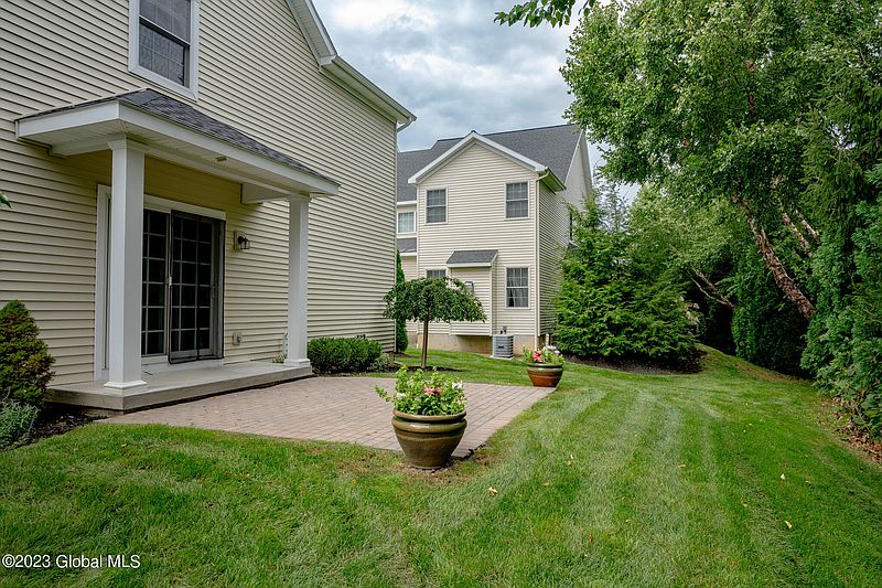 3rd image of 4 Milner Court