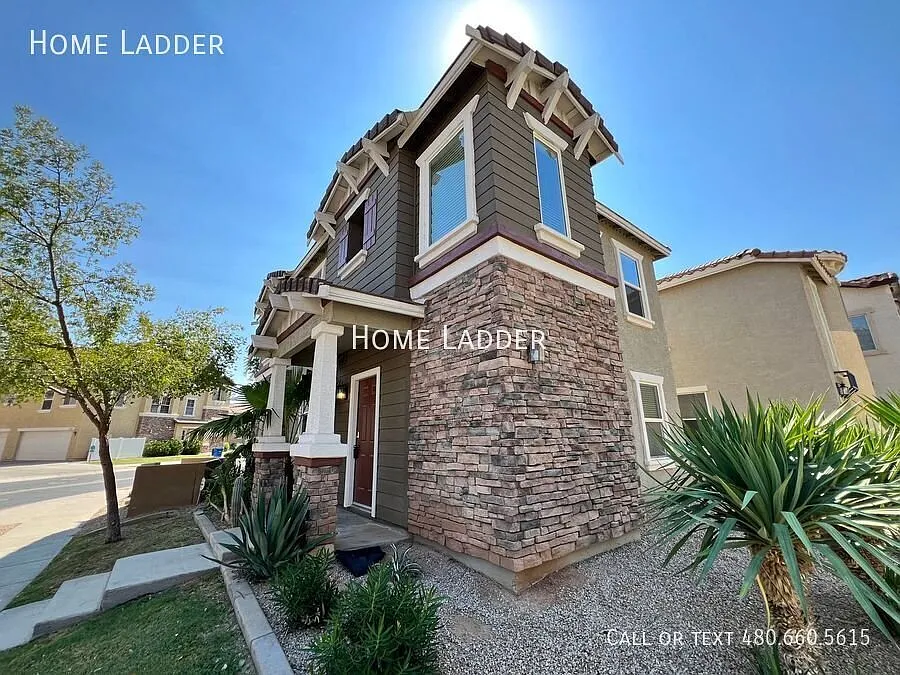 3 Bedroom, 2 Bath with Attached Garage in Mesa! — Photo 3