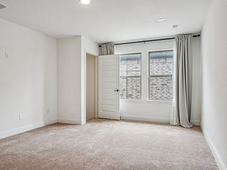 329 Magnolia St — Photo 22