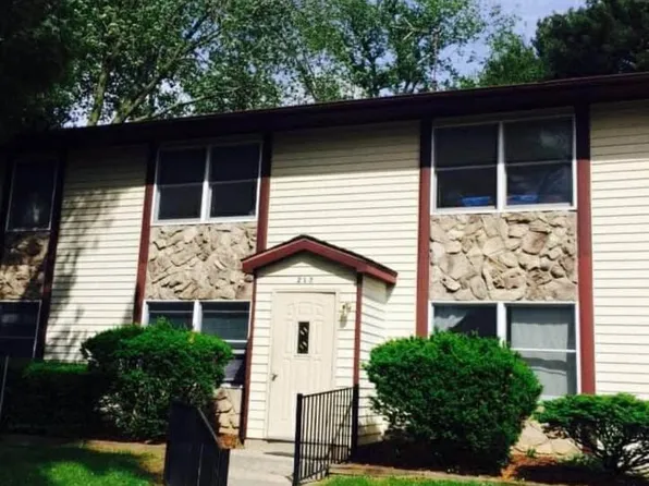 212 Logan St APT 2, Valparaiso, IN 46385
