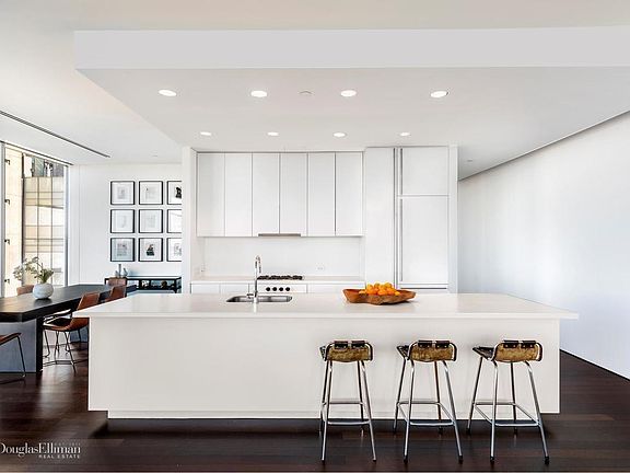 4th image of 165 Charles St APT 18