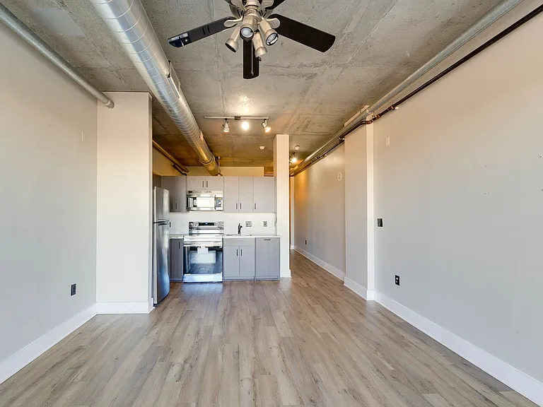 505 E 6th St #815 — Photo 10