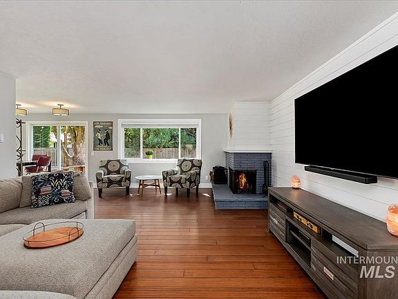 5th image of 8415 W Crestwood Dr