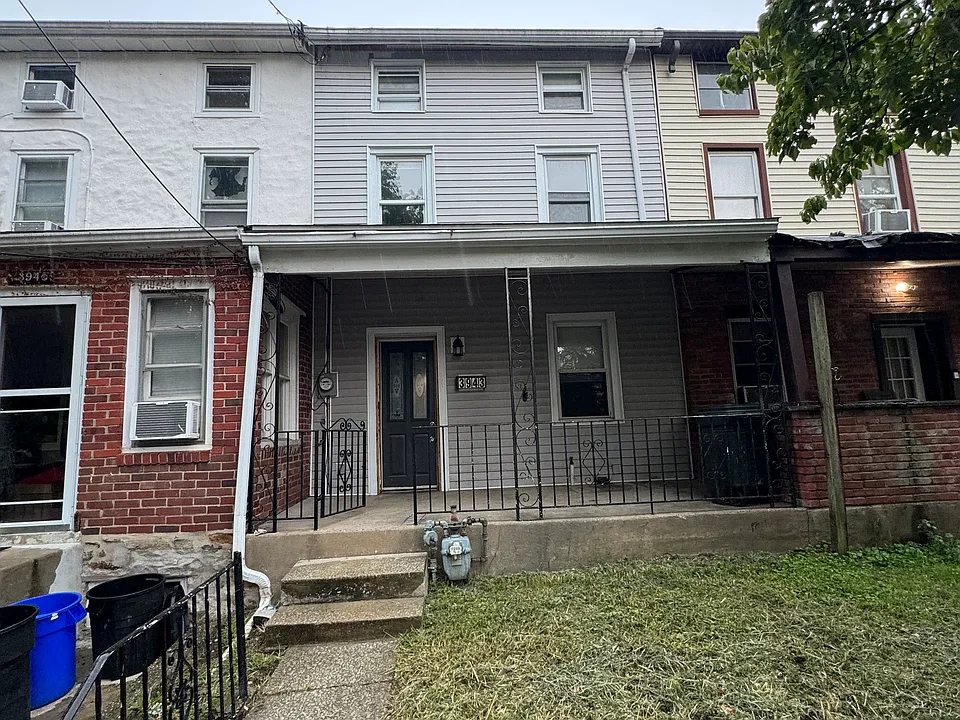 3943 Mary St