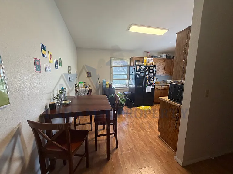 1905 Alsop Ln — Photo 4
