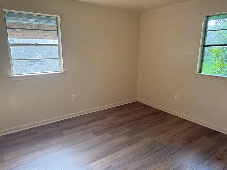 5323 Washington Ave — Photo 4