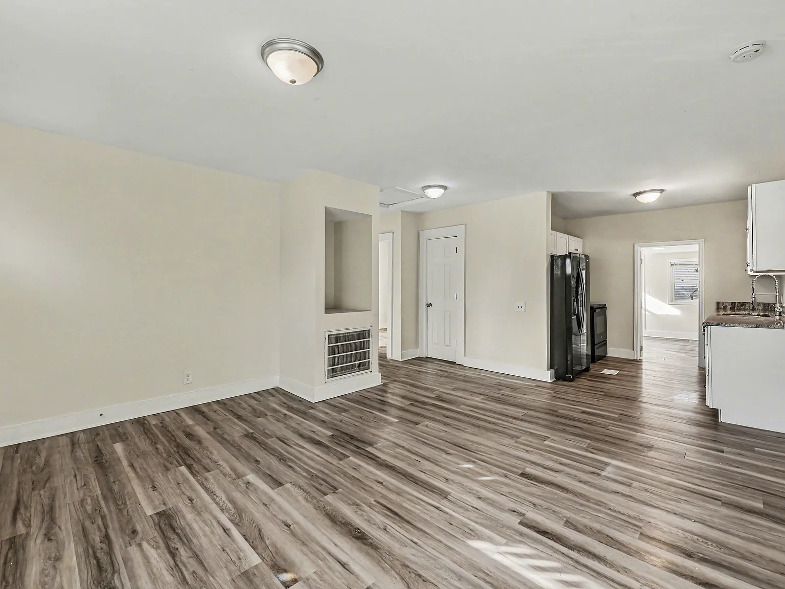 4 bed, 1600 sqft, $2,200 — Photo 4