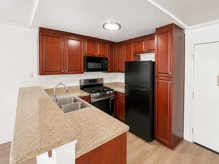 5525 Canoga Ave #209 — Photo 6
