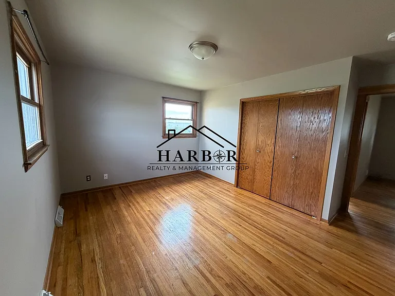 504 16th St NE — Photo 6
