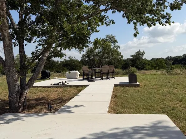 232 Resort Ct, Fredericksburg, TX 78624