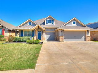 917 NE 34th Ter, Moore, OK 73160