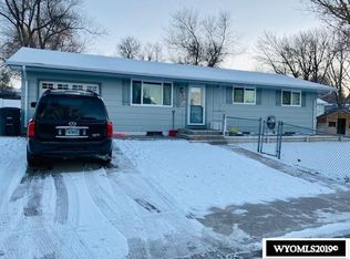20 Mesa Verde Dr, Glenrock, WY 82637