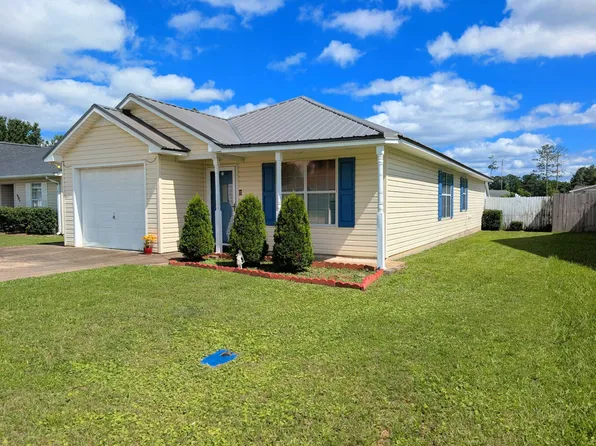 303 Autumnwood Dr, Rainbow City, AL 35906