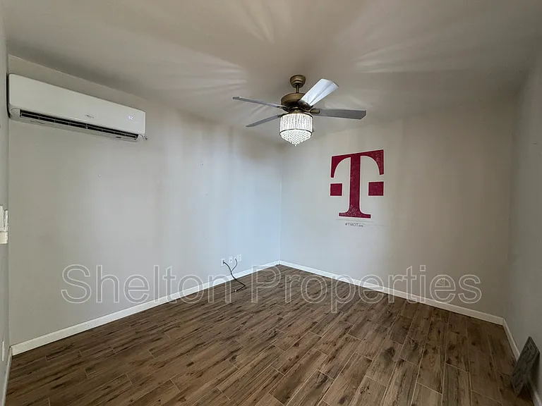 2514 E Fairmount Ave — Photo 30