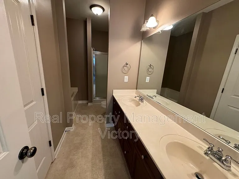 4248 Ashwood Cv — Photo 9