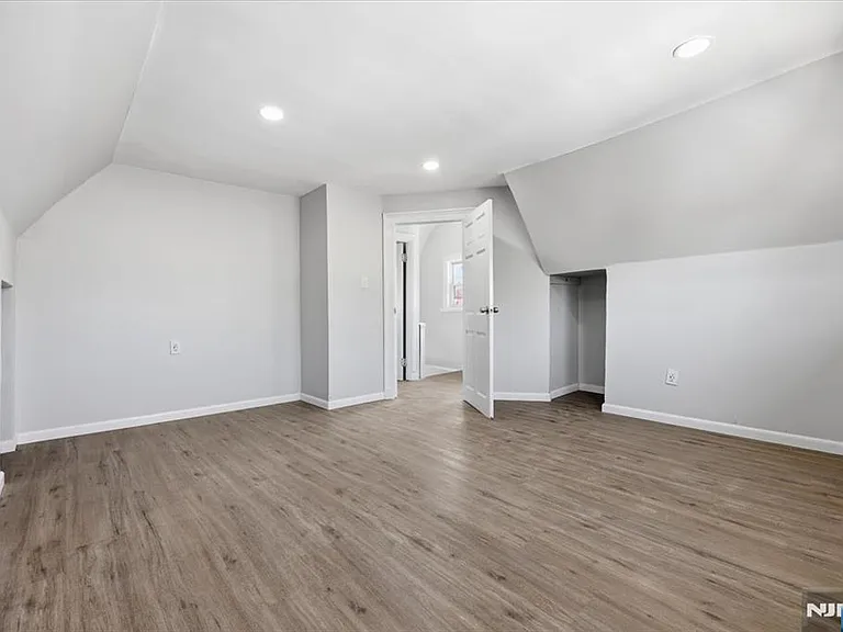 90 Dewitt Pl — Photo 13