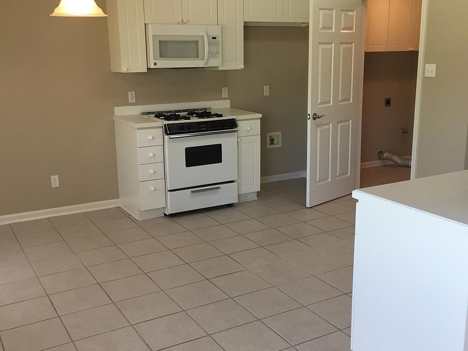 2nd image of 1410 Hathaway Dr