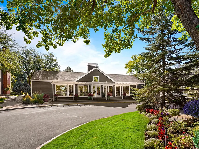 Royal Ridge — Photo 13